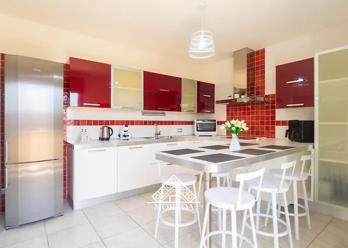 Casa Maura - Morada * Iglesias